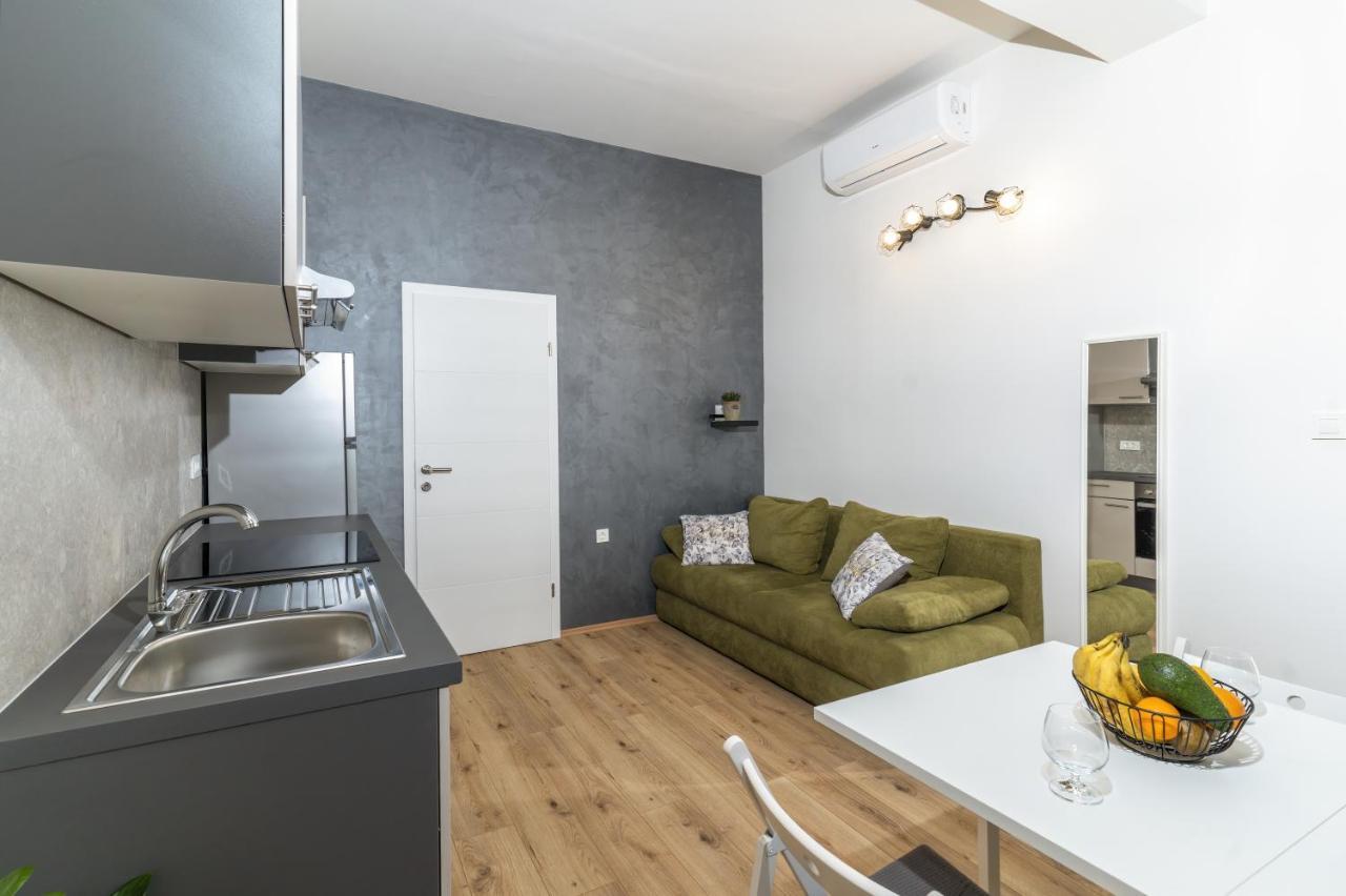 Stunning Apartment In Quiet Street Near Center With Free Parking 4 Floor Рийека Екстериор снимка