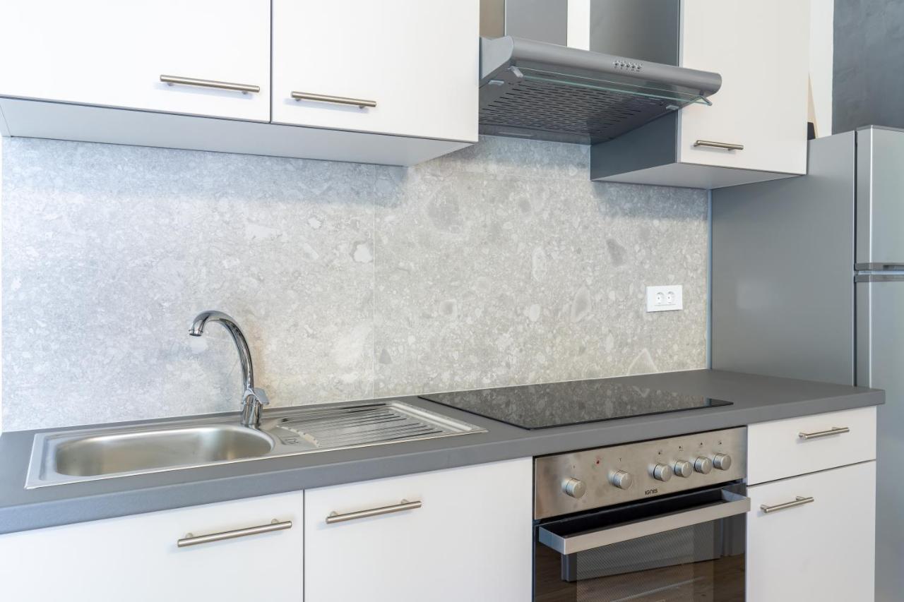Stunning Apartment In Quiet Street Near Center With Free Parking 4 Floor Рийека Екстериор снимка