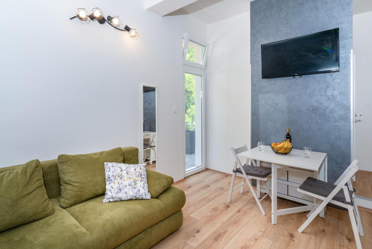 Stunning Apartment In Quiet Street Near Center With Free Parking 4 Floor Рийека Екстериор снимка