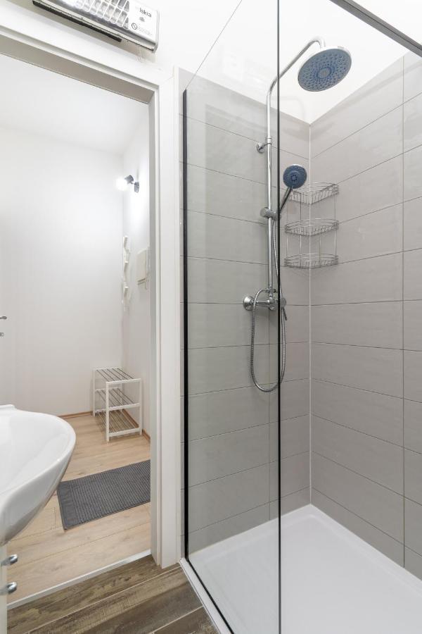 Stunning Apartment In Quiet Street Near Center With Free Parking 4 Floor Рийека Екстериор снимка