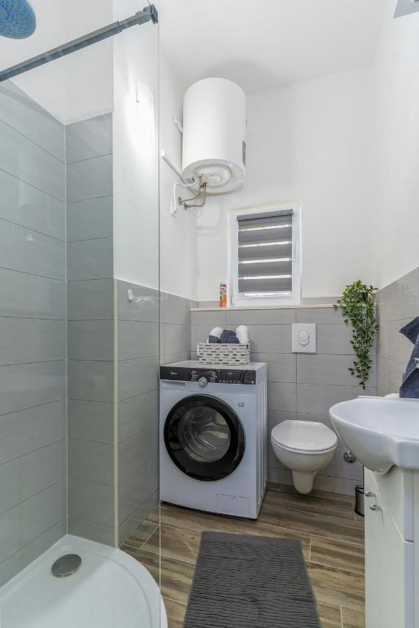 Stunning Apartment In Quiet Street Near Center With Free Parking 4 Floor Рийека Екстериор снимка
